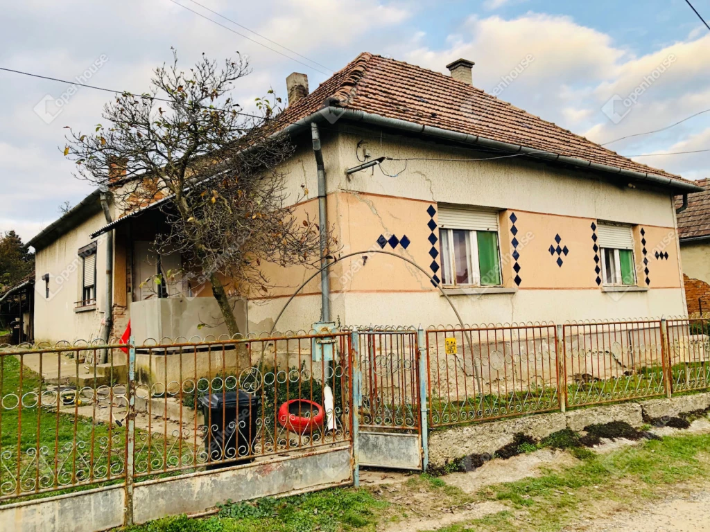 For sale house, Páka