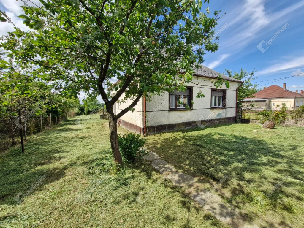 For sale house, Csörnyeföld