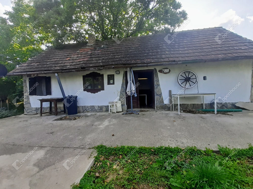 Tündérmese Förhénc hegyen – eladó hangulatos hétvégi ház