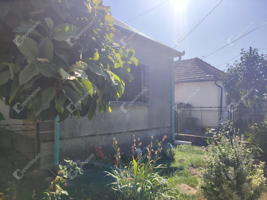 Eladó tágas családi ház Letenye kertvárosi részén