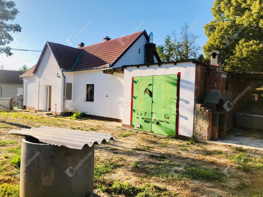 For sale house, Páka