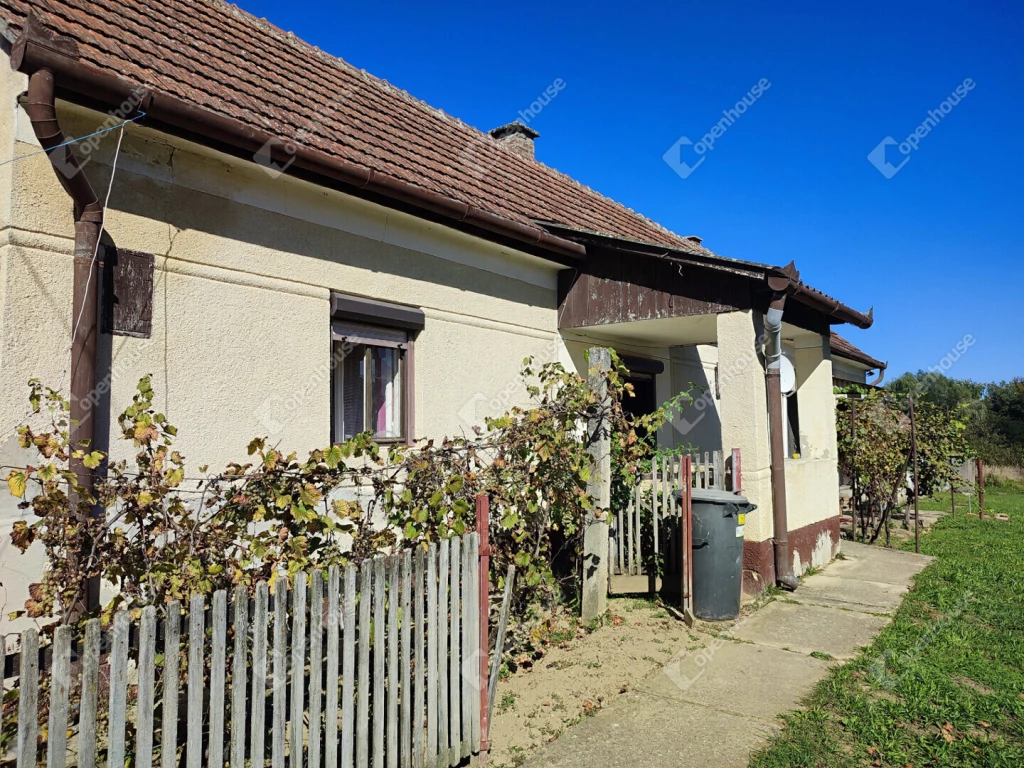 Eladó autentikus parasztház Somogy megyében, Inkén