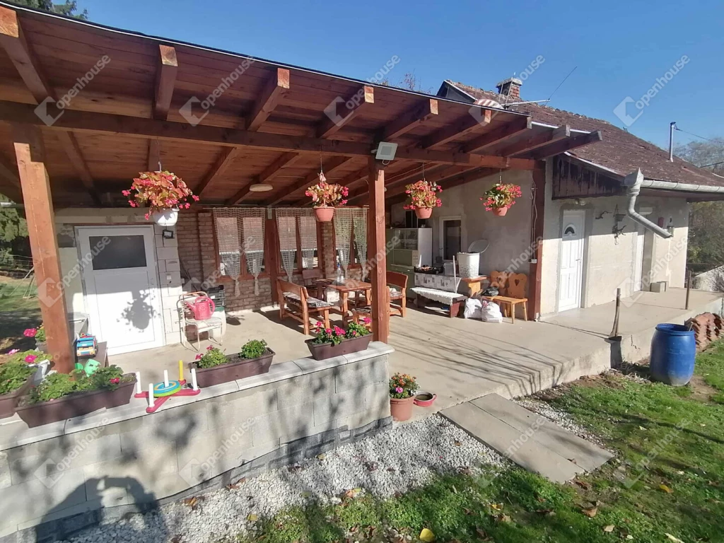 For sale house with a garden, Pacsa