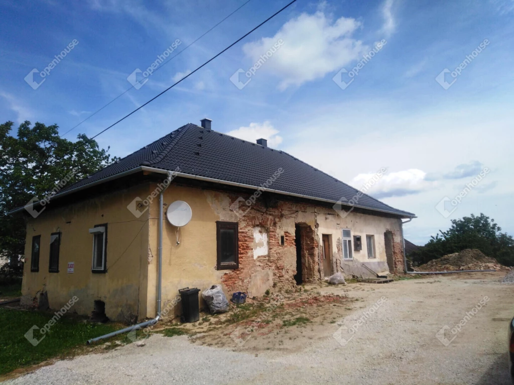 For sale house, Pacsa