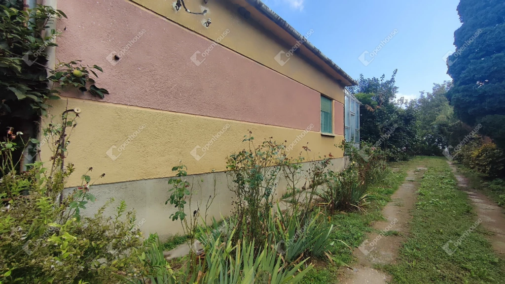 Eladó Porrogszentkirályon tágas családi ház gazdálkodásra alkalmas területtel