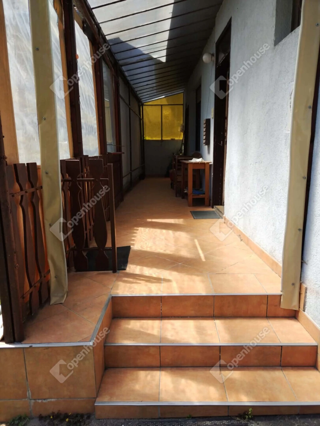 Belvároshoz közel felújított lakás!