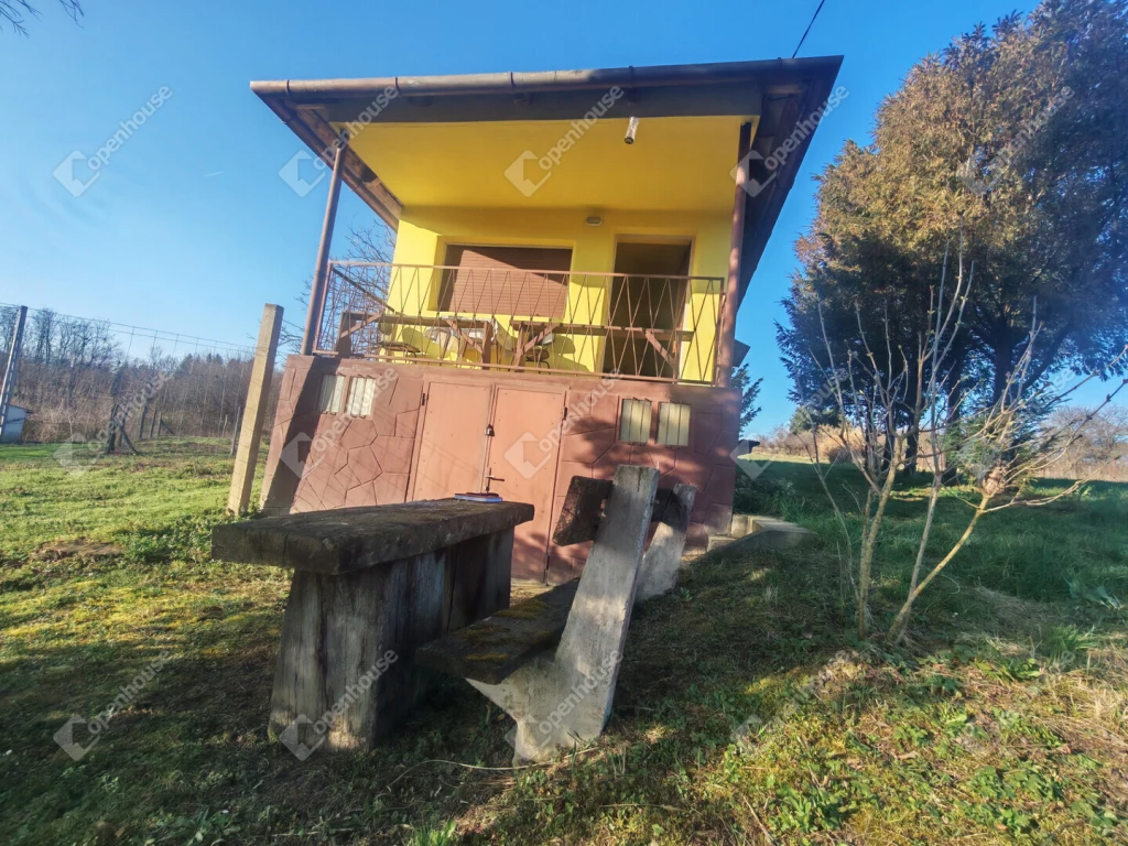 Eladó hétvégi házas nyaraló panorámával Becsehelyen
