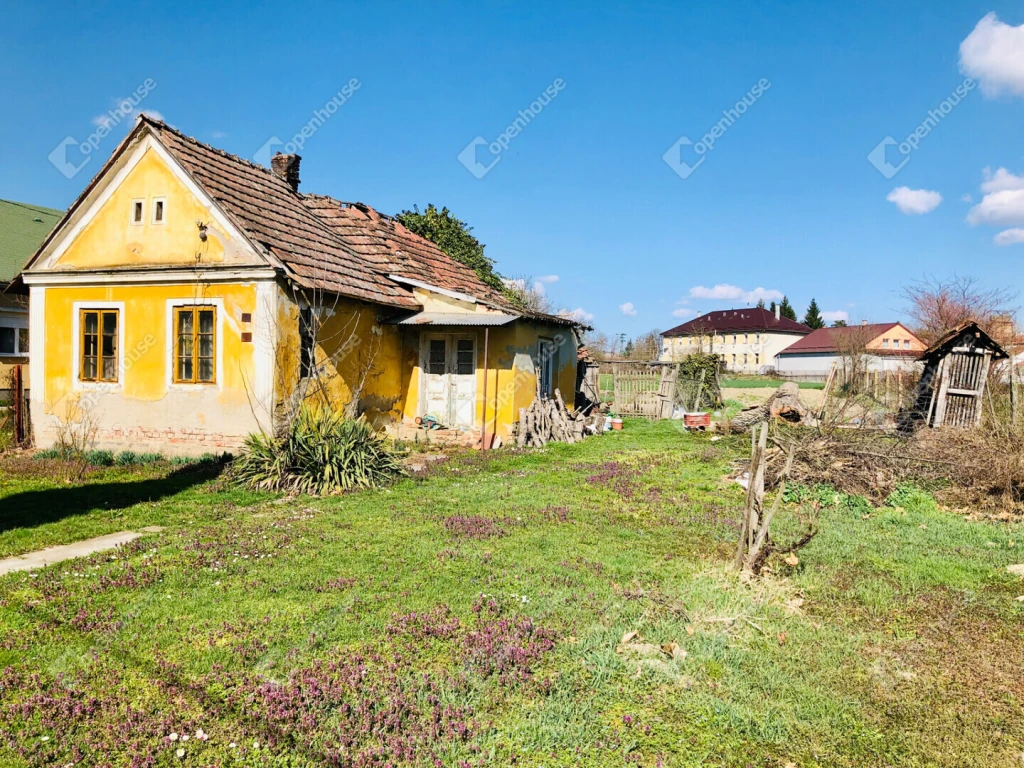 Eladó építési telek ,bontandó családi házzal Murakeresztúron!