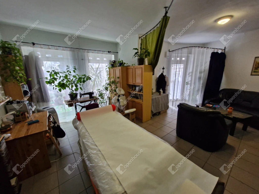 Üzlethelyiség saját célra vagy befektetésnek a belváros szívében.