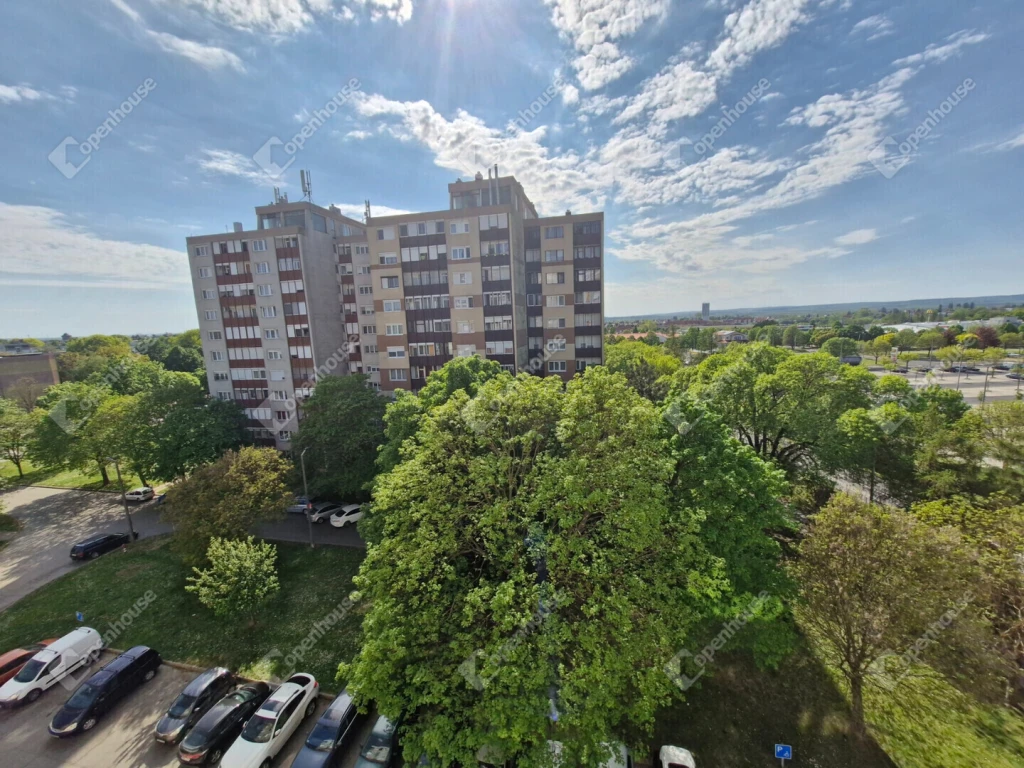 Mindennapi naplemente a hatodikról – kiváló elosztású lakás Nagykanizsán.
