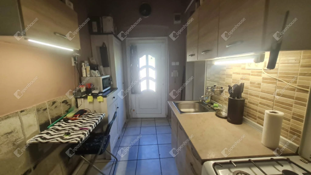 Belvárosi, társasházi, felújított lakás!