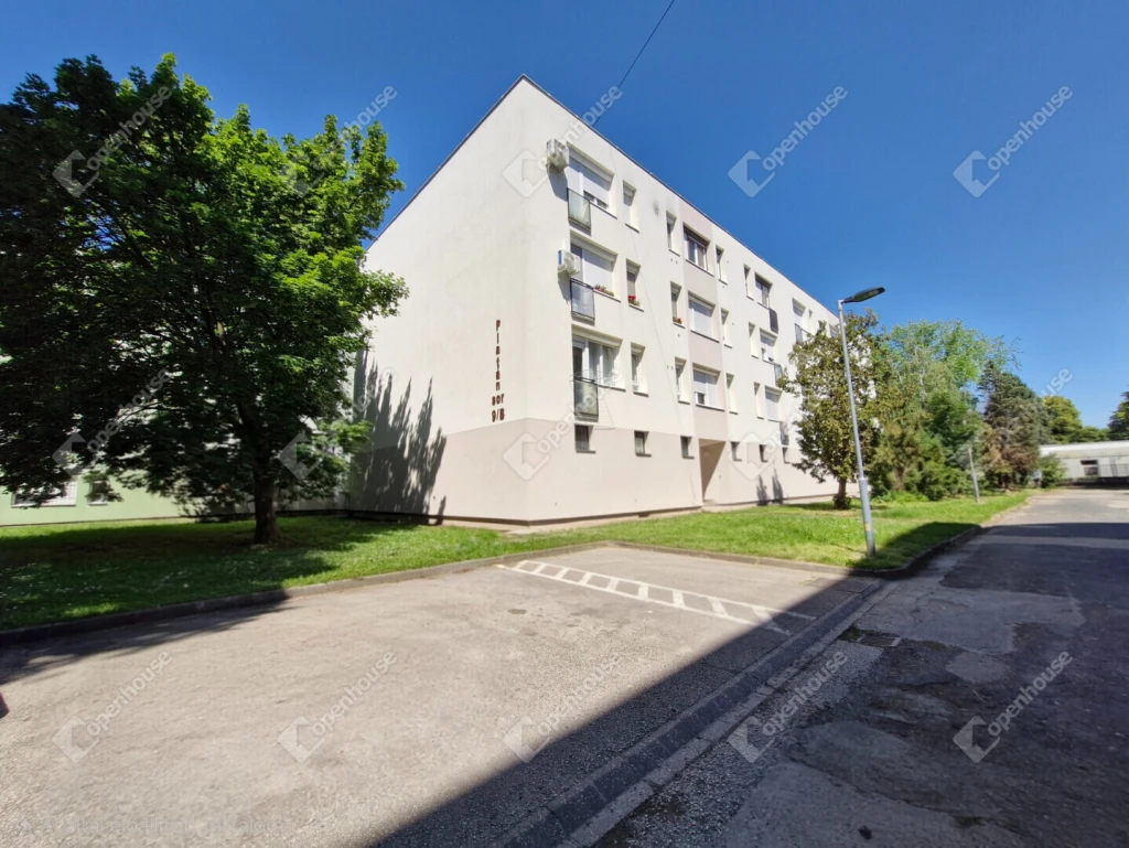 Azonnal költözhető téglalakás a Platán soron!