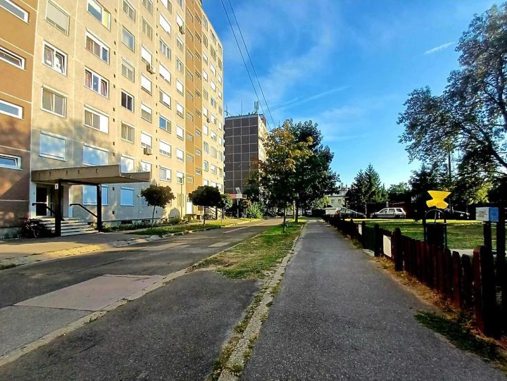 Eladó panellakás, Dunakeszi