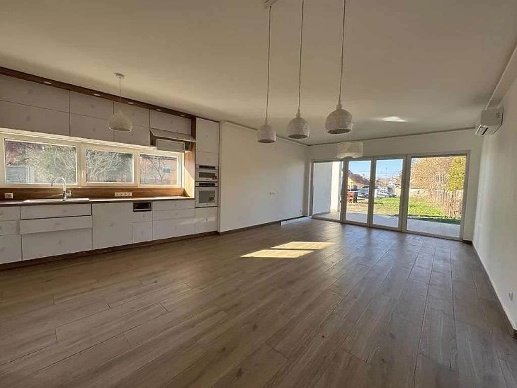 Eladó családi ház, Dunakeszi