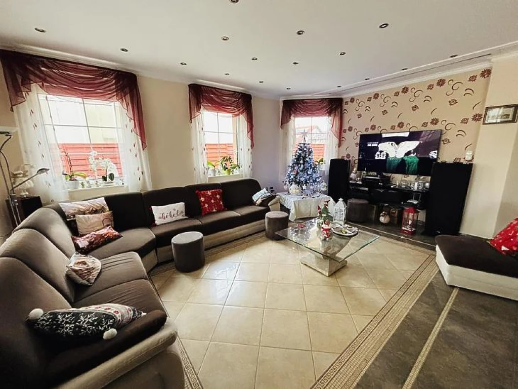 Eladó családi ház, Fót