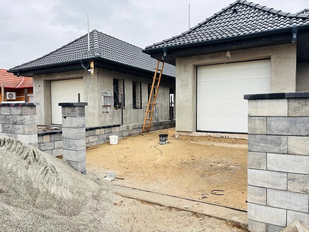 Eladó ikerház, Fót