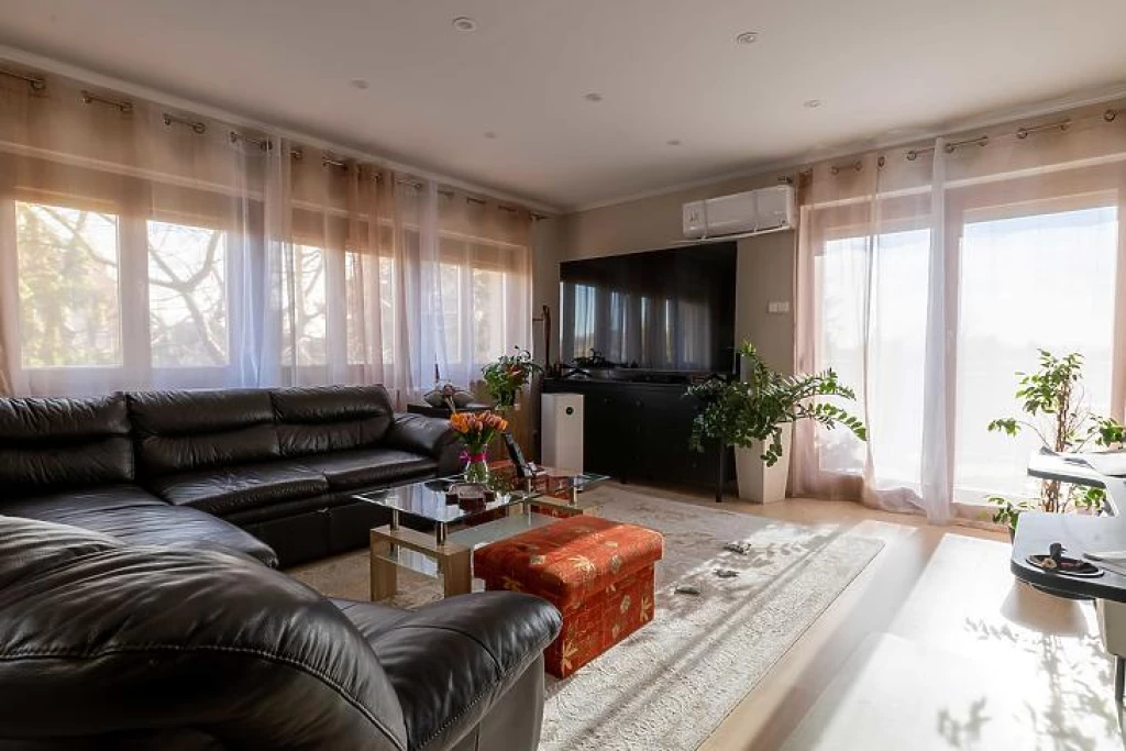 Eladó téglalakás, Fót