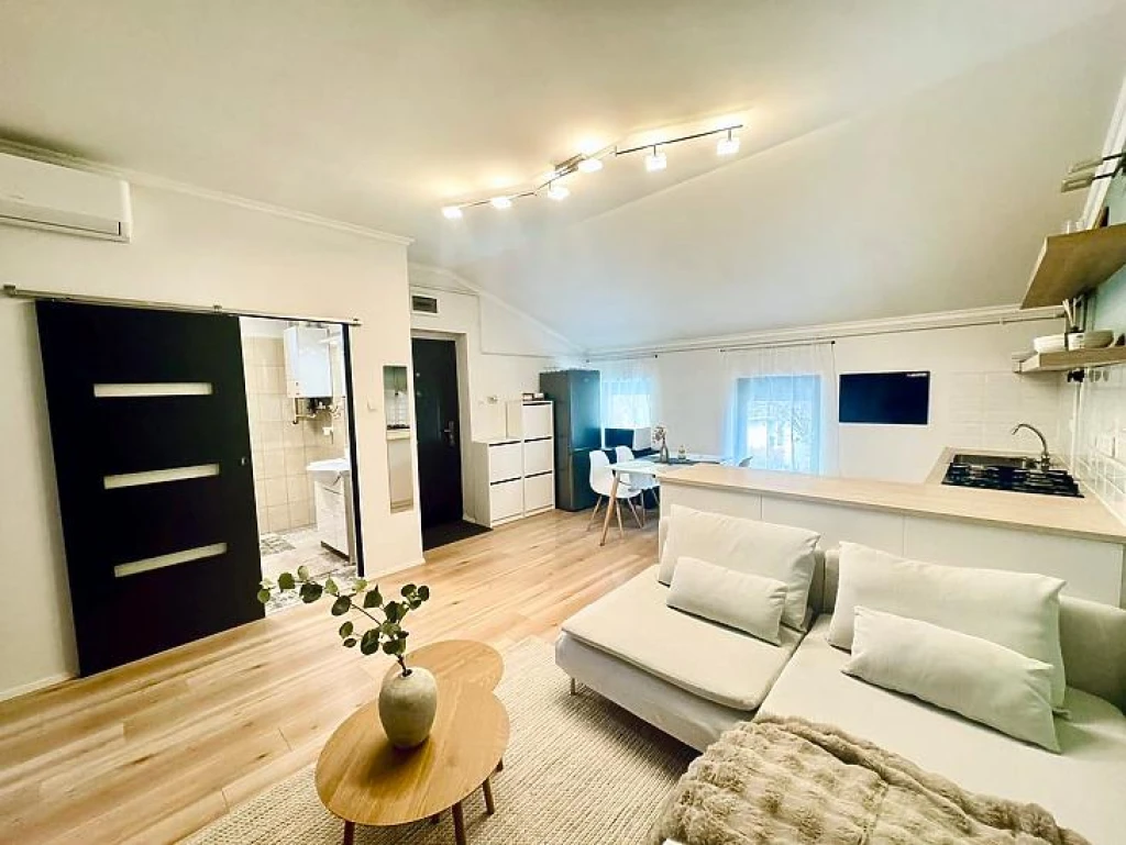 Eladó téglalakás, Dunakeszi