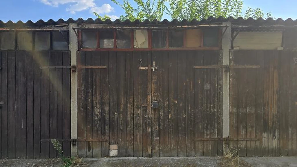 Eladó egyedi garázs, Dunakeszi