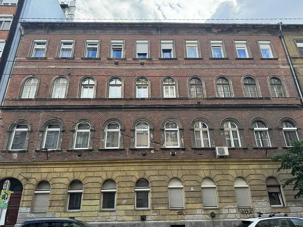 For sale brick flat, Budapest VI. kerület, Nagykörúton kívüli terület