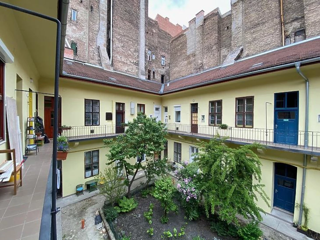 For sale brick flat, Budapest VI. kerület, Nagykörúton kívüli terület