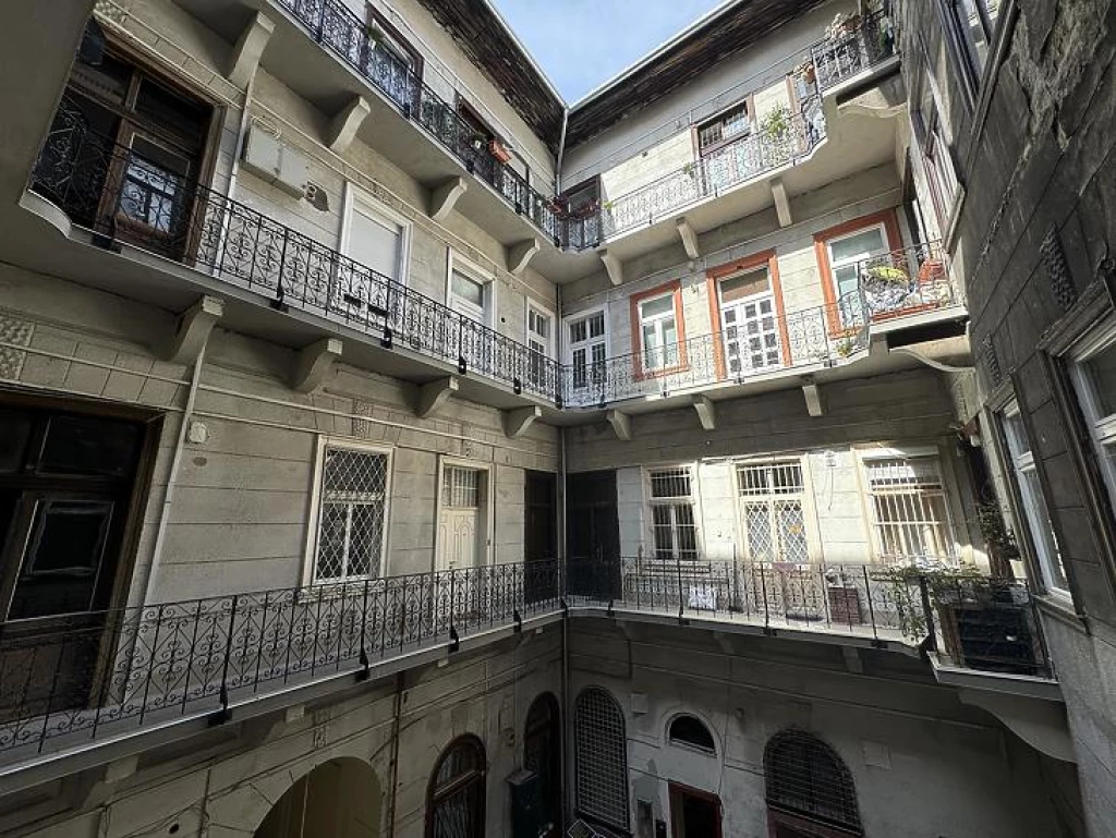 Eladó téglalakás, Budapest VI. kerület, Nagykörúton kívüli terület