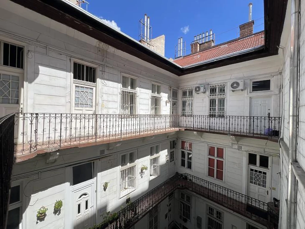 Eladó téglalakás, Budapest VI. kerület, Nagykörúton kívüli terület