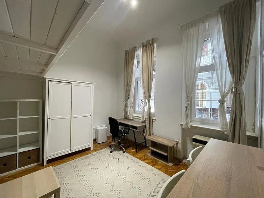 Eladó téglalakás, Budapest VI. kerület, Nagykörúton kívüli terület