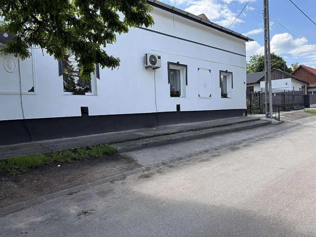 Eladó családi ház, Budapest XV. kerület, Rákospalota