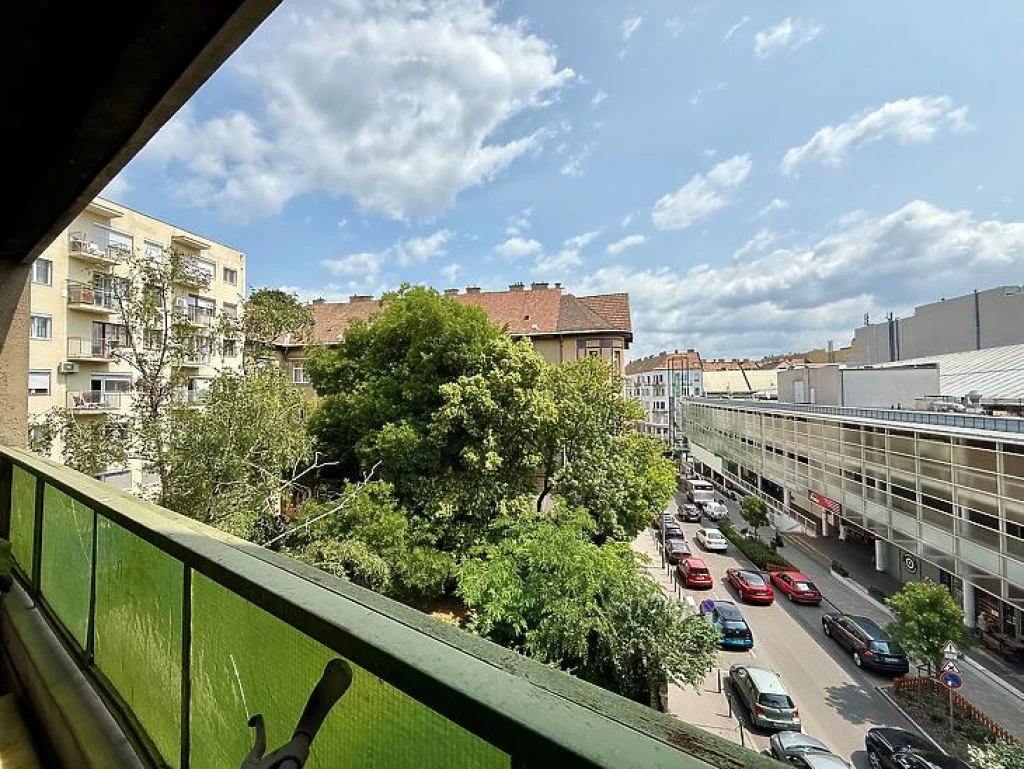 Eladó téglalakás, Budapest II. kerület, Országút