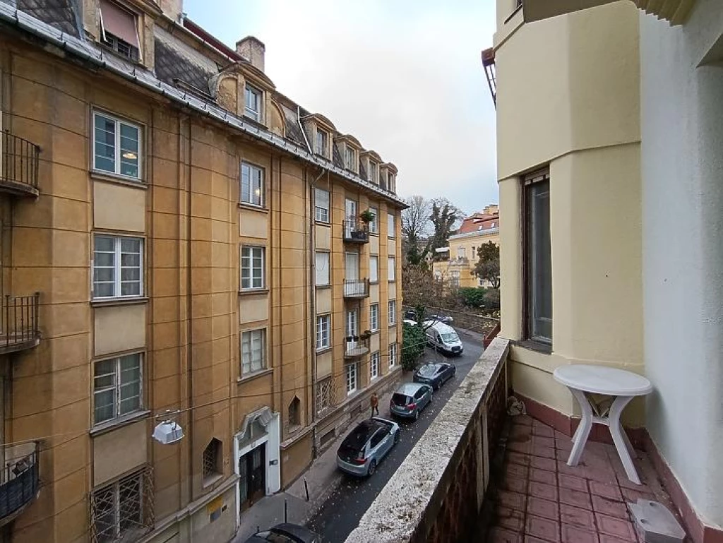 Eladó téglalakás, Budapest II. kerület, Rézmál