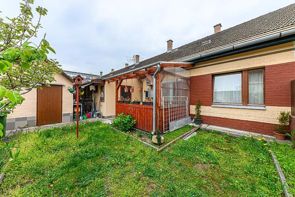 c3-1-name c2-19-name, Budapest X. kerület, Újhegy