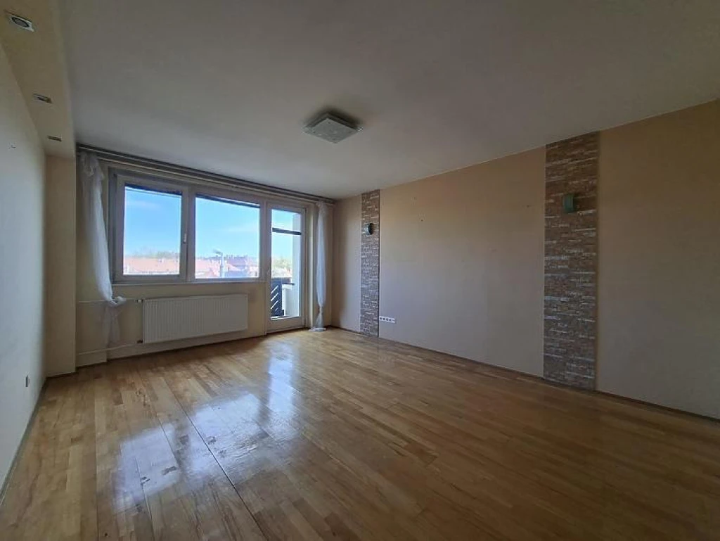 Eladó panellakás, Budapest X. kerület, Laposdűlő