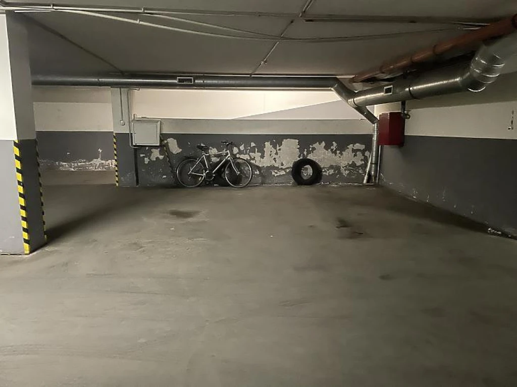 Kiadó teremgarázs, Budapest VIII. kerület, Csarnok negyed