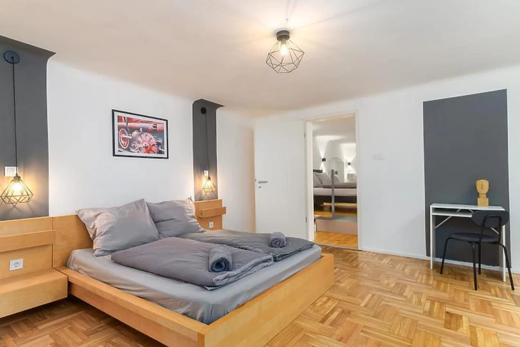 For sale brick flat, Budapest VI. kerület, Nagykörúton kívüli terület