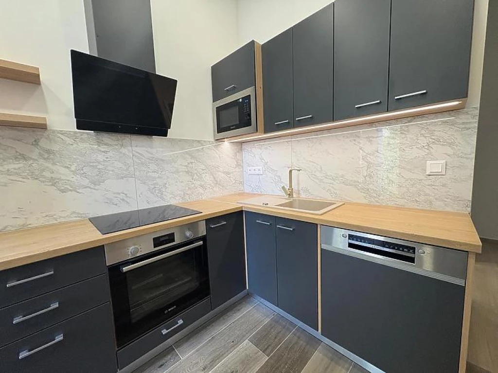 For sale brick flat, Budapest VI. kerület, Nagykörúton kívüli terület