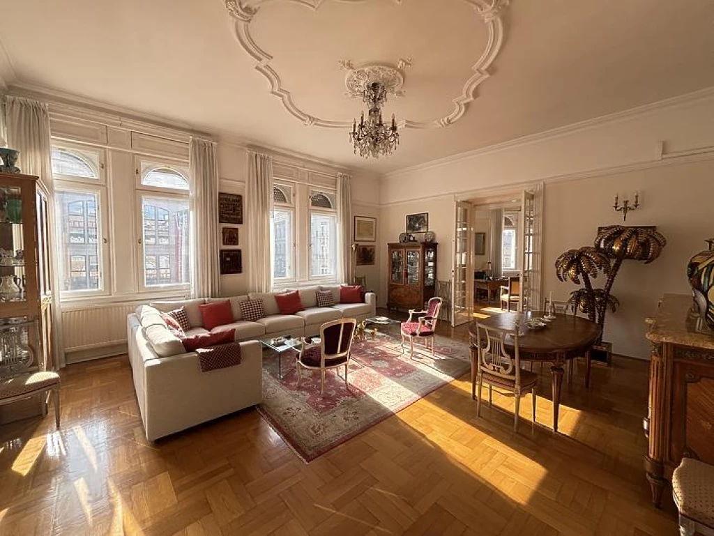 For sale brick flat, Budapest VI. kerület, Nagykörúton kívüli terület