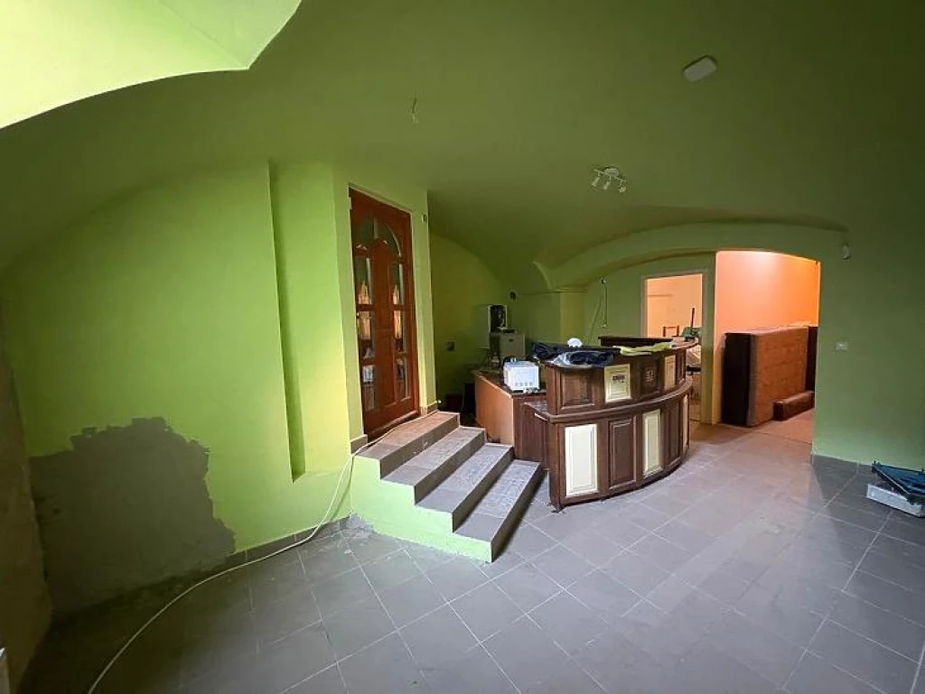 Eladó raktár, Budapest VI. kerület, Nagykörúton kívüli terület