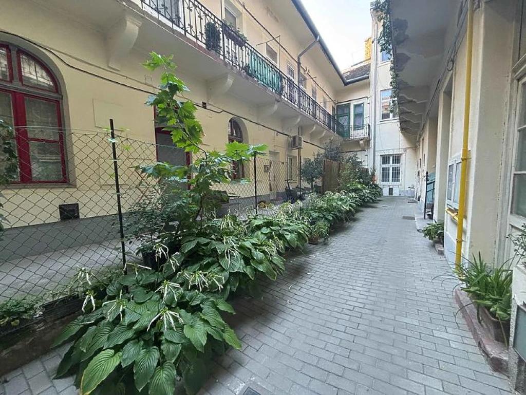 Eladó téglalakás, Budapest VI. kerület, Nagykörúton kívüli terület