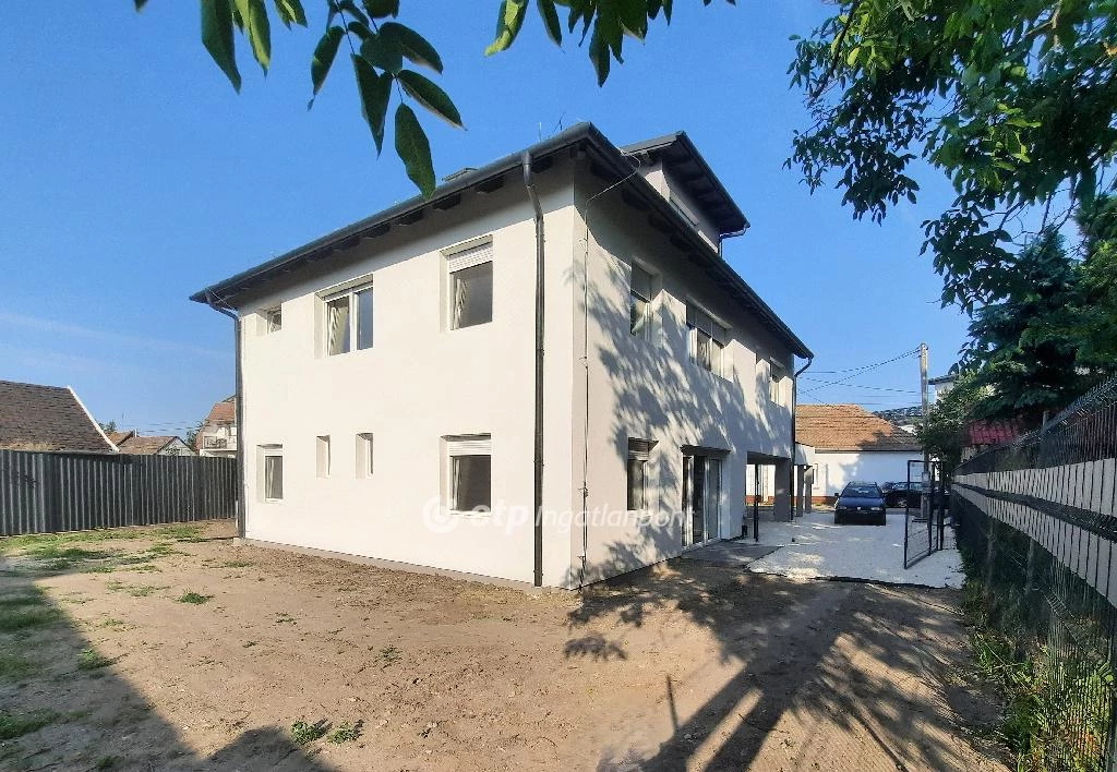 Eladó téglalakás, Albertirsa, Központ