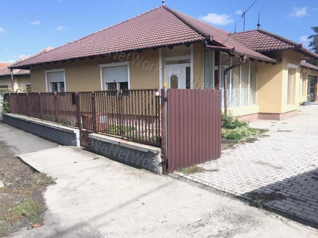 Életjáradéki konstrukcióban elérhető eladó családi ház Hevesen!