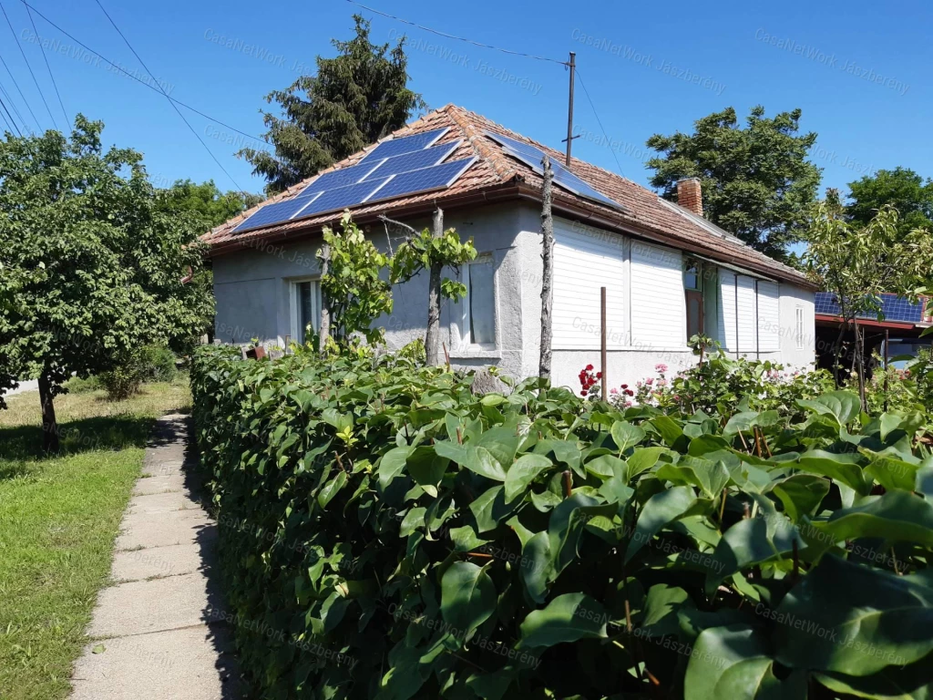Jászdózsán 622 nm-es telken eladó egy 91 nm-es, 3 szobás családi ház