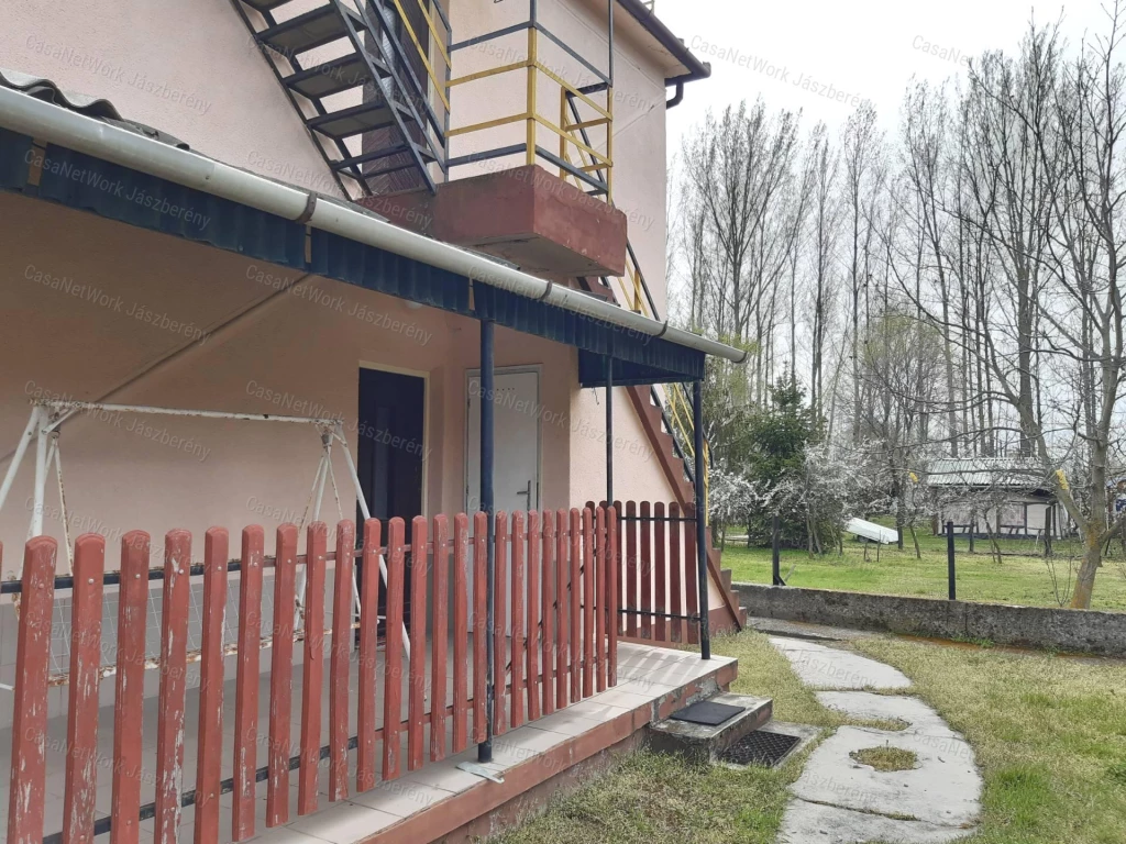 Jászszentandráson 2 szintes, 3 szobás családi ház eladó!