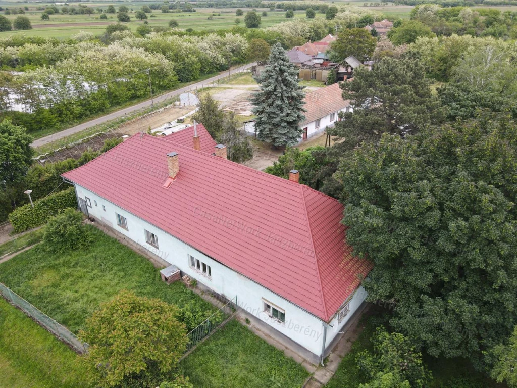 Nagyszerű adottságokkal rendelkező telephely eladó
