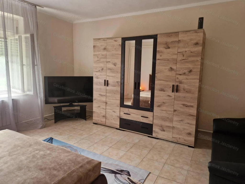 Jászszentandráson 1900 nm-es telken, 88 nm-es tanya eladó!