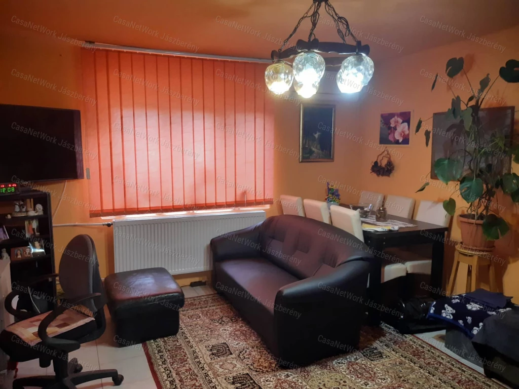 Jászszentandráson 910 nm-es telken, 68 nm-es, felújított tanya eladó!