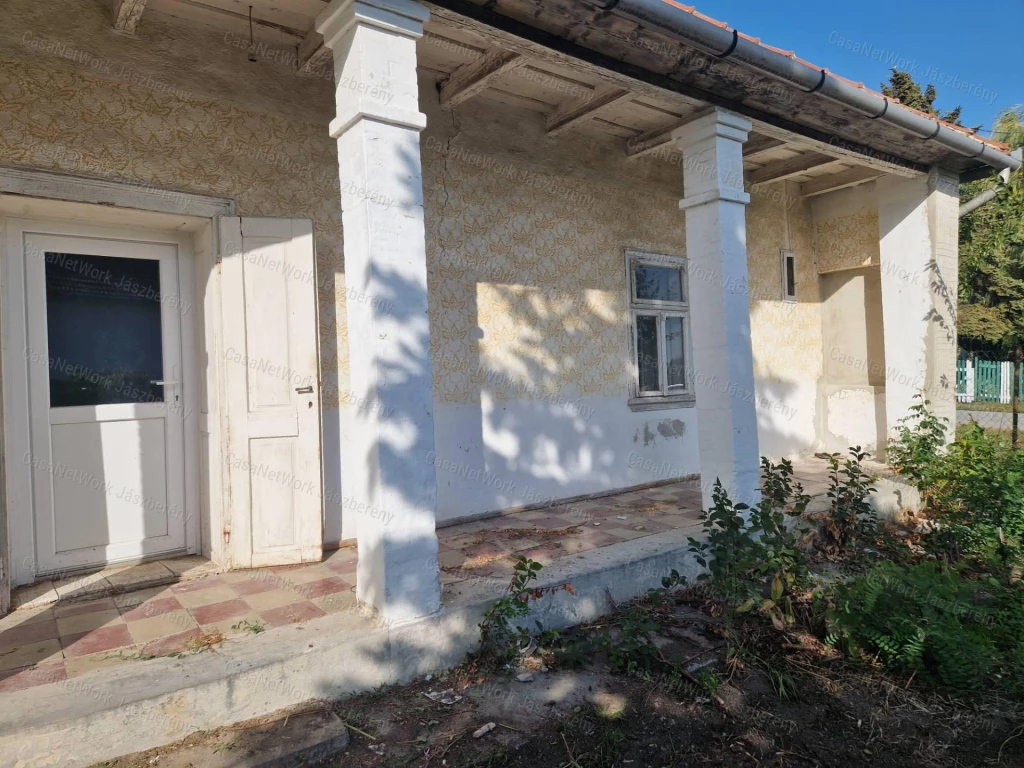 Tarnaörsön, 60 nm-es, felújítandó, 2 szobás családi ház eladó