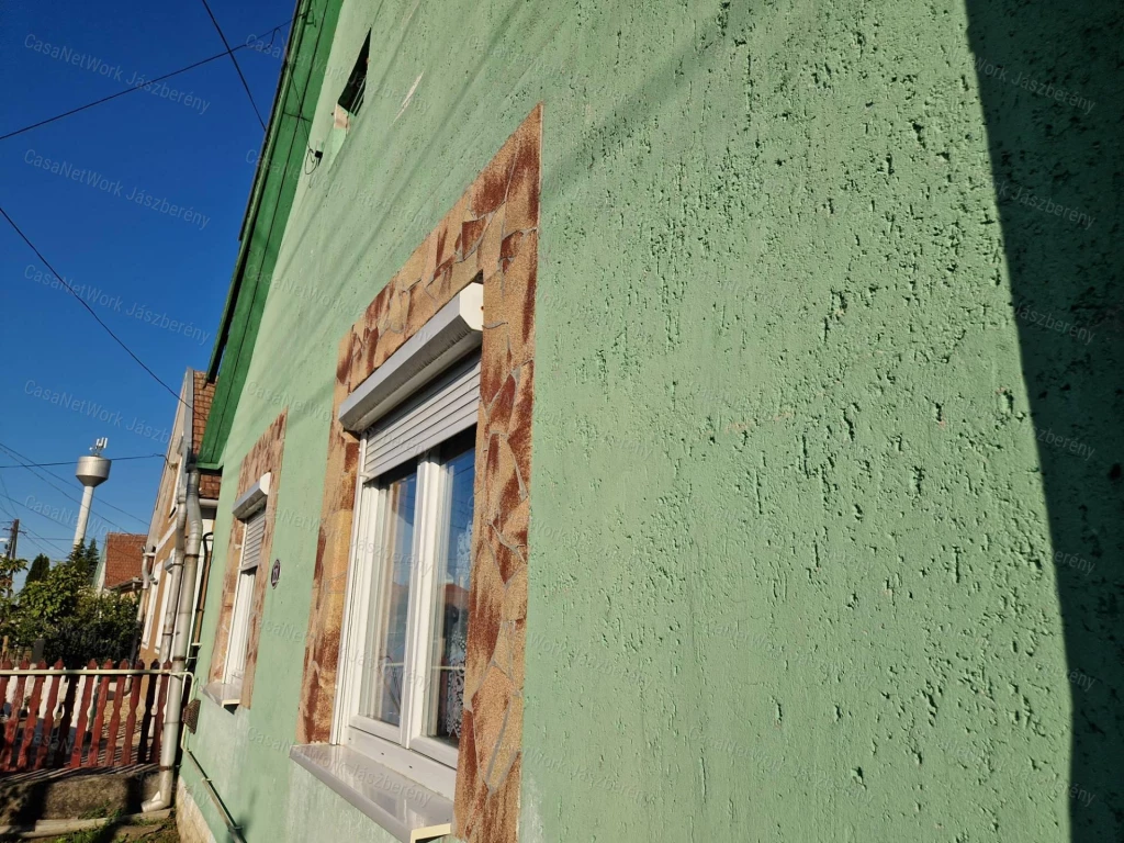 Tarnaörsön 1025 nm-es telken, 134 nm-es, 3 szobás családi ház eladó