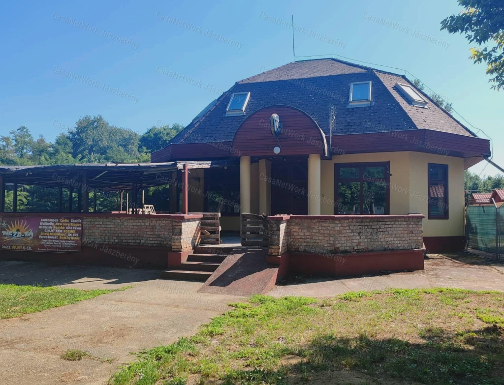 Eladó egy kiemelkedő turisztikai létesítmény Tiszafüreden