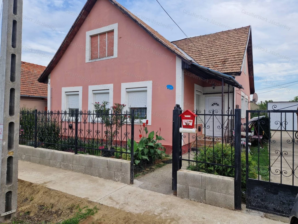 Tarnaörsön, jó állapotban lévő, 100 nm-es, 3 szobás családi ház eladó!